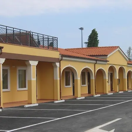 Autohotel Venezia Hotel 3*