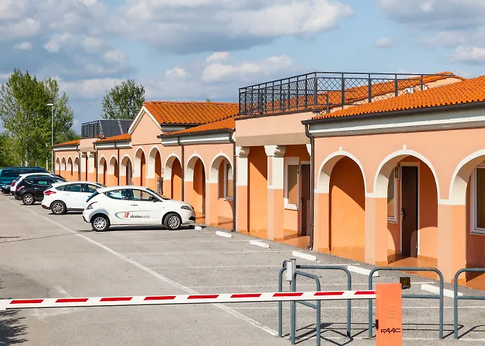 Szálloda Autohotel Venezia 3*