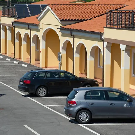 מלון Autohotel Venezia 3*