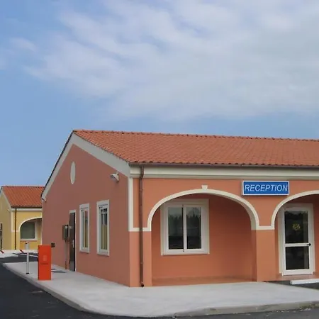 Autohotel Venezia מלון