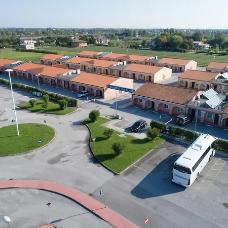Autohotel Venezia מלון